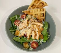 Салат Цезарь с курицей