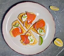 Вафля с семгой