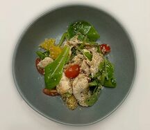 Салат Киноа с курицей и апельсином