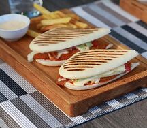 Панини дуэт с картофельными чипсами
