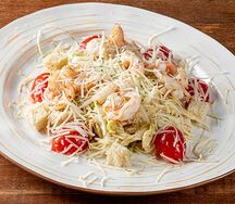 Салат Цезарь с креветкой