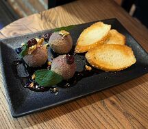 Паштет из куриной печени с ягодным соусом