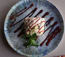 Меренговый рулет с муссом из клубники