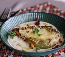 Баклажан, обжаренный на углях, с сыром сулугуни в сливочном соусе