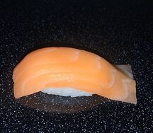 Суши с лососем