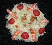 Салат Цезарь с креветками