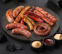 Ассорти из домашних колбас на мангале большое