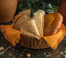 Хлебная корзина с маслом