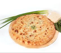 Пирог с сыром и зелёным луком
