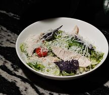 Цезарь с курицей