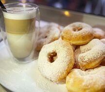 Пончик классический с сахарной пудрой