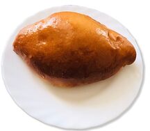 Пирожок с зелёным луком и яйцом