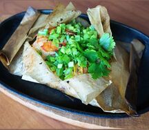 Конвертик с лососем и тигровыми креветками