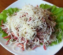 Салат с говядиной и красным перцем