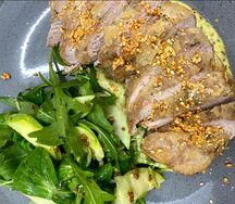 Хрустящая свинина с соусом айоли-васаби