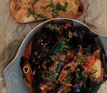 Мидии в томатном соусе