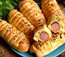 Сосиска в тесте с сыром