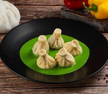 Хинкали с лососем и шпинатом 