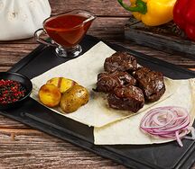 Седло барашка под соусом из пива