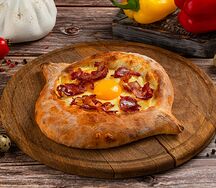 Хачапури по-аджарски с беконом