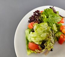 Микс салата с томатом