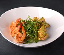 Жареный авокадо с креветками