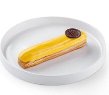 Эклер с манго
