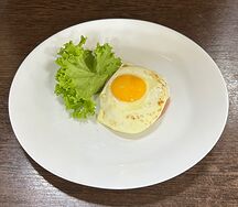 Колбаска с яйцом
