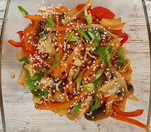 Wok с курицей в кисло-сладком соусе
