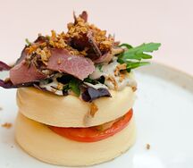Панкейк с пастрами из говядины