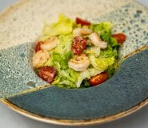 Салат Цезарь с креветкой