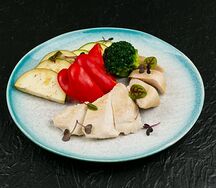 Куриная грудка на пару с овощами