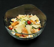Салат Цезарь с курицей