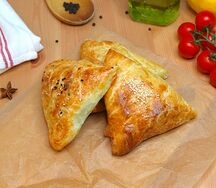Самса с сыром и зеленью