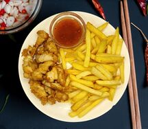 Картофель фри с курицей