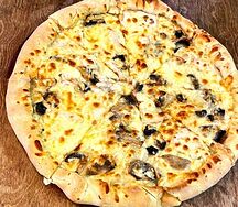 Пицца с курицей и грибами