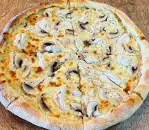 Пицца с курицей и грибами