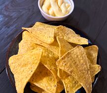 Начос с соусом