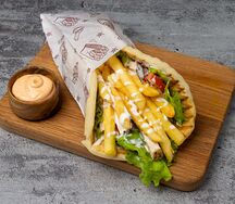 Сувлак с фирменным соусом и курицей