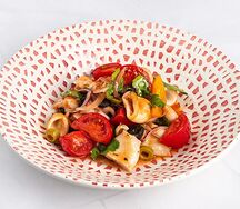 Теплый салат с морепродуктами