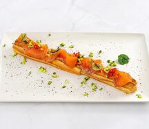 Эклер с лососем