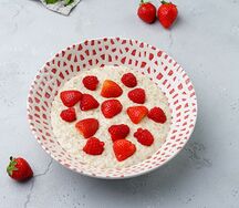 Овсяная каша с ягодами