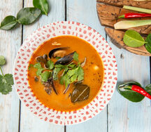 Том ям с морепродуктами