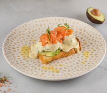 Яйцо бенедикт с лососем