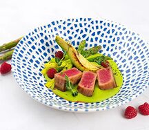 Тунец со спаржей и пюре