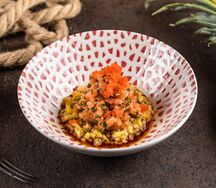 Тартар из лосося с ананасом и тобико