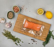 Филе лосося на коже полуфабрикат