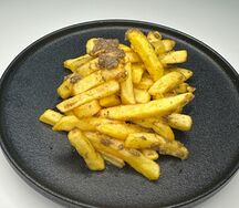 Картофель фри с трюфельной пастой 