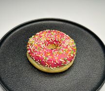 Донат клубничный