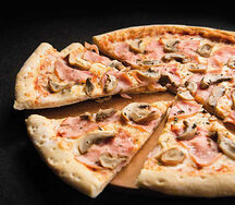 С ветчиной и грибами большая